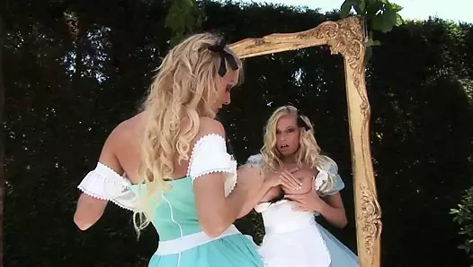 Alice birlikte orgazm almak için büyük memeler abla bulur