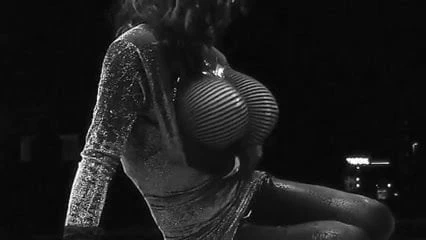 2500 mega büyük memeli kadın kılıklı aptal