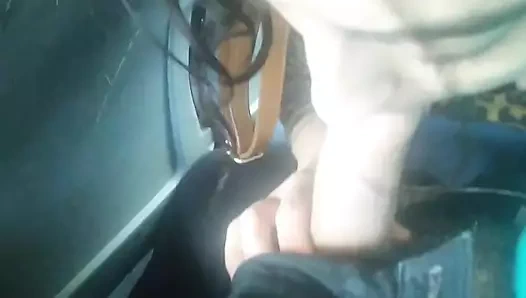 Ağır çekimde otobüste riskli kamu oral seks