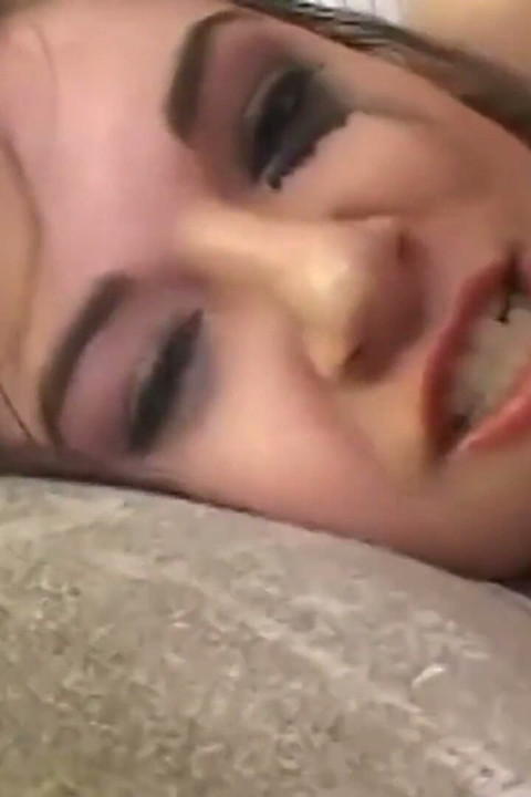 Genç yıldız sasha grey büyük ve sert yarakla oynuyor