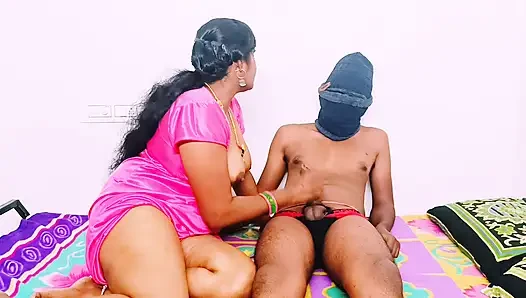 Kızgın desi yenge sert kovboy kız Husbend'in üvey erkek kardeşiyle sikişiyor. Telugu edepsizce konuşuyor.