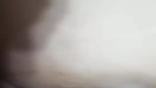 Gordinha rabuda dando o cuzinho apertado