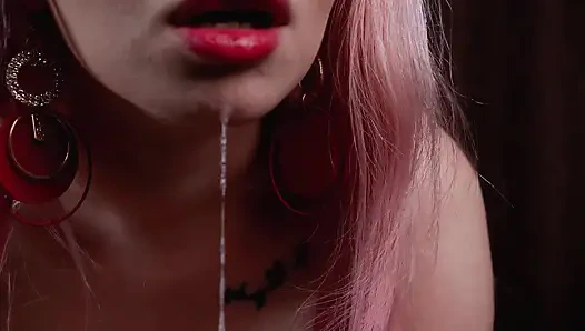 Güzel kız seni ezik olarak aşağılıyor ve üstüne tükürüyor! Sph