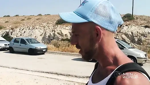 Atina - dışarıda üçlü seks