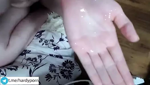 Küçük esmer kız var sıcak sikme