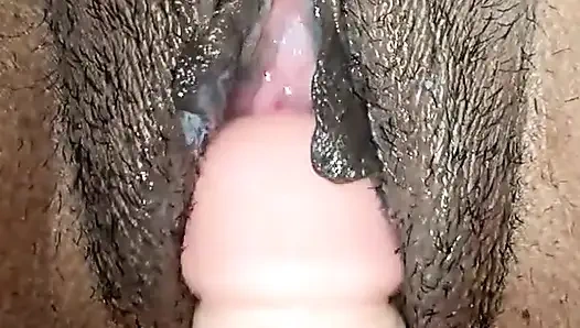 Pussi Içime Ne Kadar Kırmızı Meyve Suyu Düştü, Ye Onu.