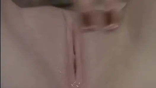 Bu Kız MILF Tarafından Yalandı Sonra Güzel Bir Penis Sıçtırdı