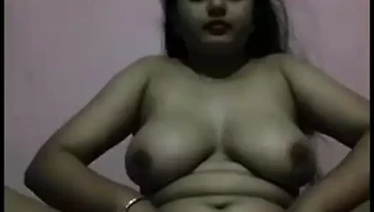 Hint yenge gösteren göğüsler kedi