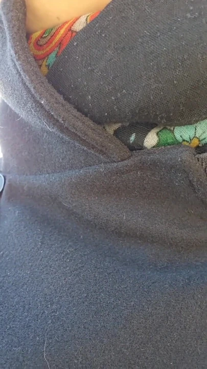 Сногсшибательный момент от "милфа ищет член в деревне. Я нахожу ее в сарае, сосет, она трахает меня и опустошает"