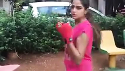 Sevimli desi boks yapıyor 1 çıplak değil