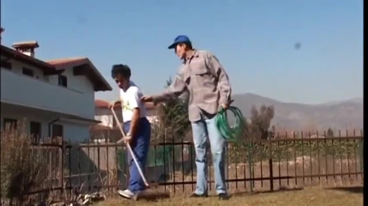 Büyük memeli olgun sürtük aynı anda iki adamı nasıl memnun etmeyi biliyor