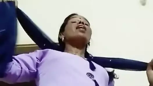 Tamil sıcak milf usha kumari tiktok olmadan sutyen
