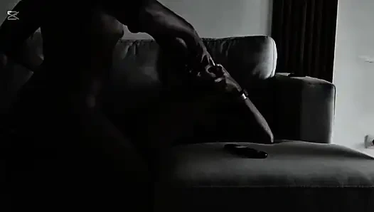 Düşük ışıkta sert sikişiyor, inliyor ve çok çığlık atıyor bölüm 3