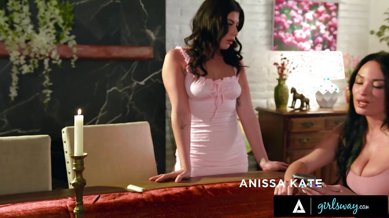 Girlsway - evli çift Gal Ritchie ve Anissa Kate yıldönümünü şehvetli randevu gecesi ile kutluyor