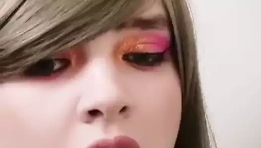 Kadın kılıklı sürtük Jade gırtlağına kadar alma dersi