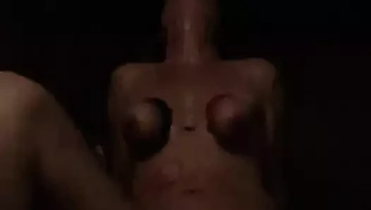 Orta yaşlı seksi kadın Julie'nin bio saunada orgazmı