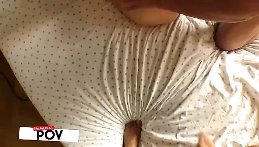 Kovboy kız binişinde Gia'nın götü Matt'ın zonklayan yarağına sekiyor!