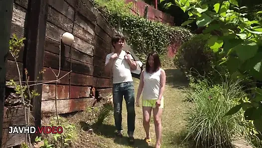 Misaki tsubasa'nın vahşi açık havada Asyalı genç sikiş seansı