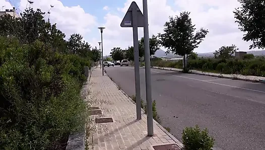 Genç ateşli kız vahşi, beklenmedik bir yolculuk yapıyor