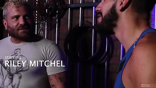 Familycreep - ateşli Riley Mitchel üvey kardeşinin sulu götünü sikiyor
