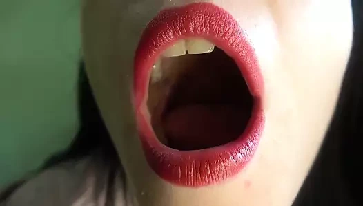 Giantess Anna evinde seninle oynuyor