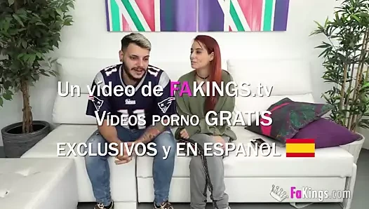 Busty kızıl saçlı ve erkek arkadaşı harika bir porno başlangıcı yapıyor