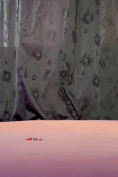 Çaresiz dev ve küçük erkekleri