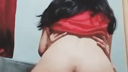 Erkek arkadaşım tıraşlı sakso çekme fikrine takıntılı ve ona aşık.