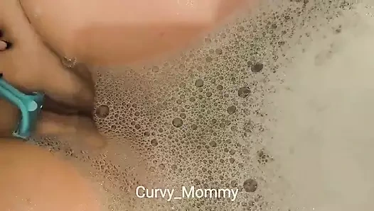 Küvette kasık bölgemi tıraş etmemi görmek ister misin?