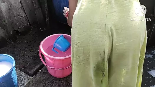 Anita ki banyoda sıcak bakış bir