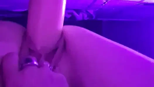 13 inçlik dildoma biniyorum