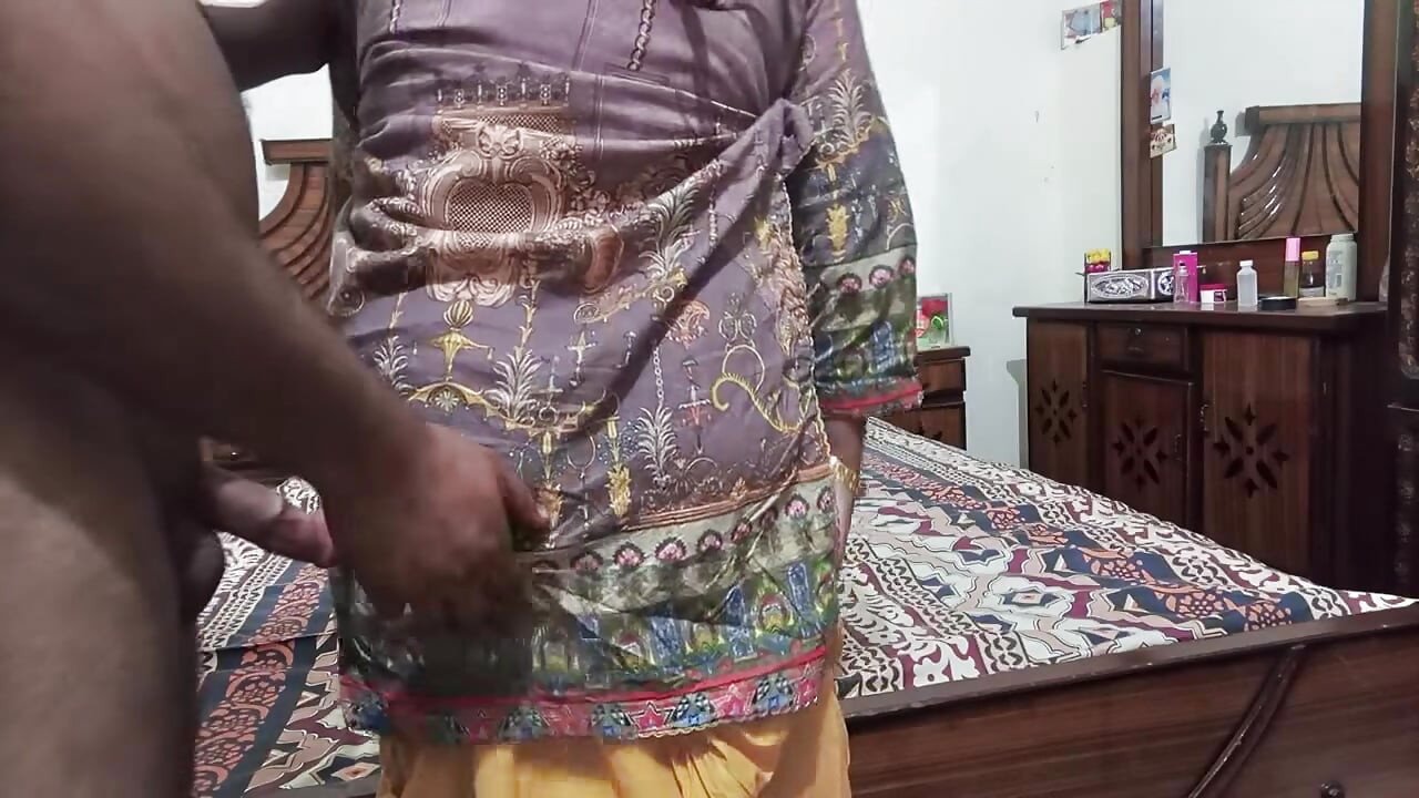 Ateşli üniversiteli kız dersten sonra sikişiyor