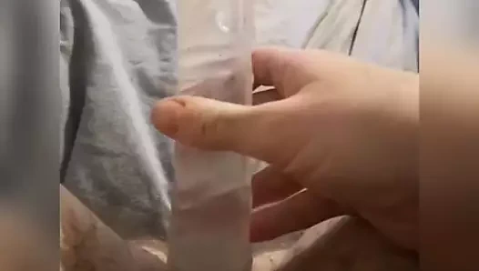 Pis ftm fahişe yabancılar için delikler gösterir