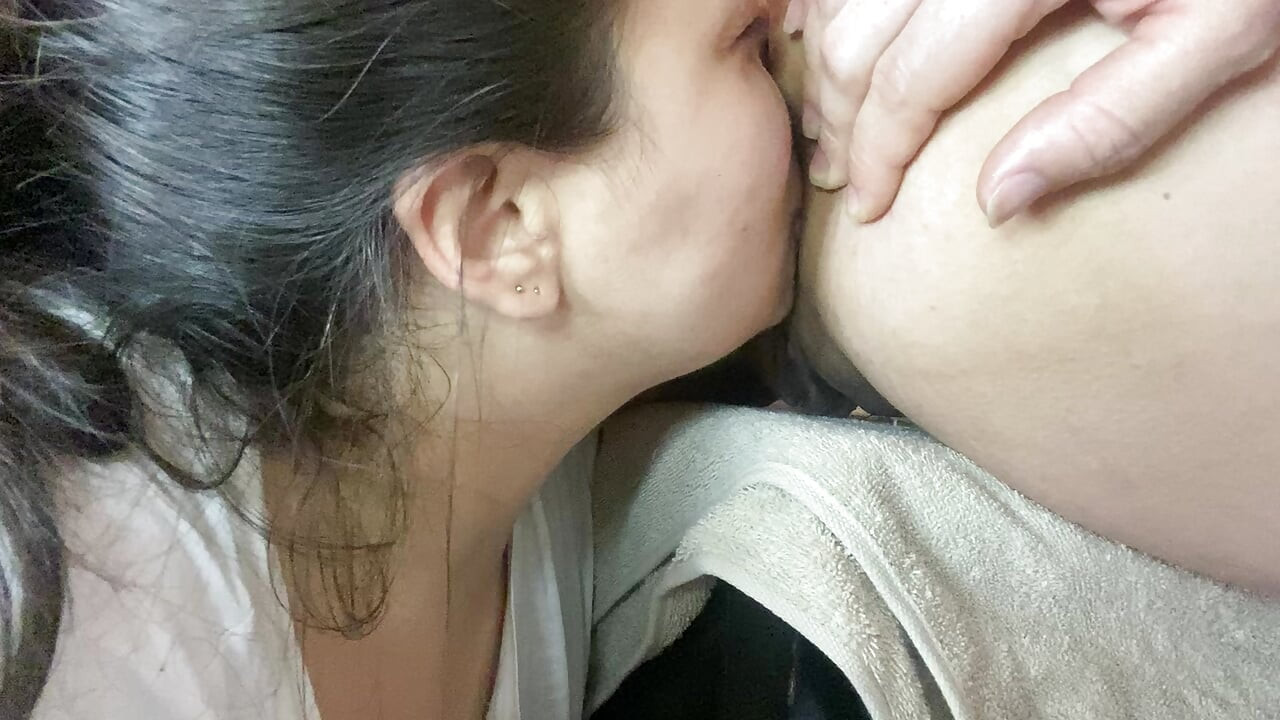 Çok uzun dille derin emiyor