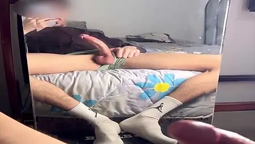 Bir hayran büyük taşaklarımı elinde tutması için boşalmamı istedi