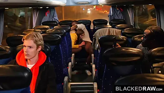 Blackedraw - hottie bbc'de ikiye katlanıyor