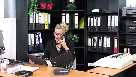 Azgın sekreterim!