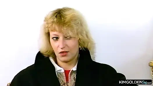 Blonde Verfuehrerin mit gigantischen Dildos