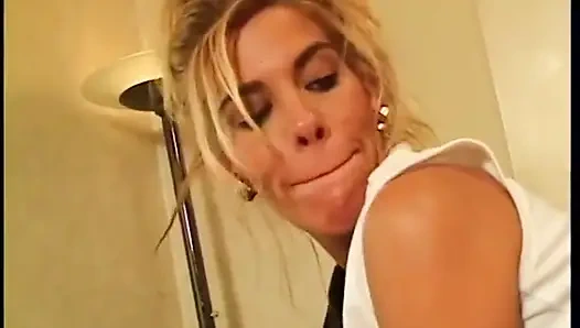 Sevimli genç sürtük amını siktiriyor