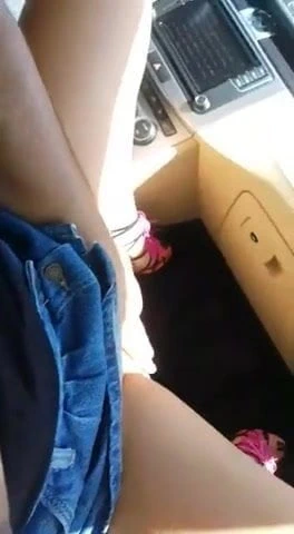 Türk adam parmak gf kedi içinde the araba