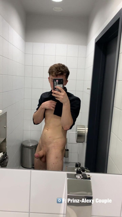Twink çalış ile büyük çük içinde banyo at iş