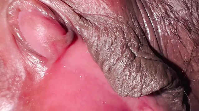 Шри-ланкийская мама, волосатая киска, играется, вибратор, батплаг все в моей игре