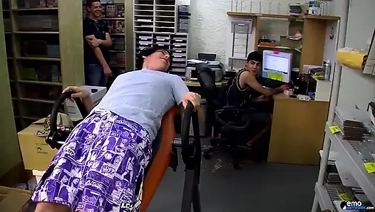 Blinx sikini düzeltiyor