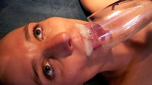 Boşalma kokteyli! o kadar cum tarafından iğrendi