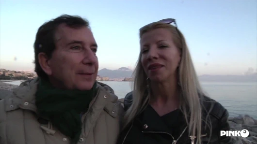 Lara De Santis muhteşem götünü siktiriyor