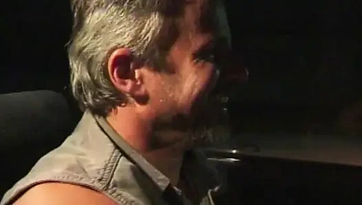 Wilde Lesbenabenteuer in Taxi und Badewanne