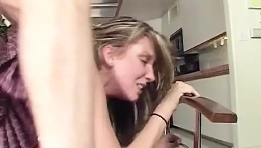 Muhteşem Fransız bebek sert amcık sikişinin tadını çıkarıyor