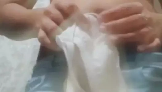 Malayalı kız kendini gösteriyor