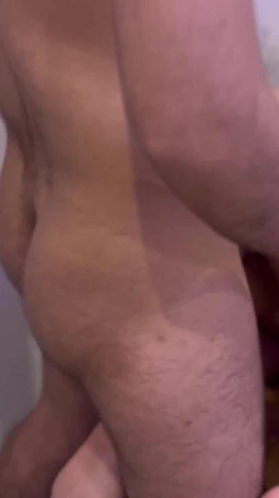 Hintli sevimli desi xxx genç 18+ kız otel odasında çok sert ağrılı anal seks videosu onu bağlayıp amını parmaklıyor | Klip 2