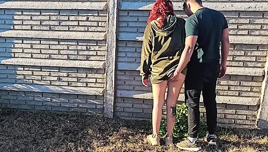 Kocam çalışırken bahçıvanı baştan çıkarıyorum